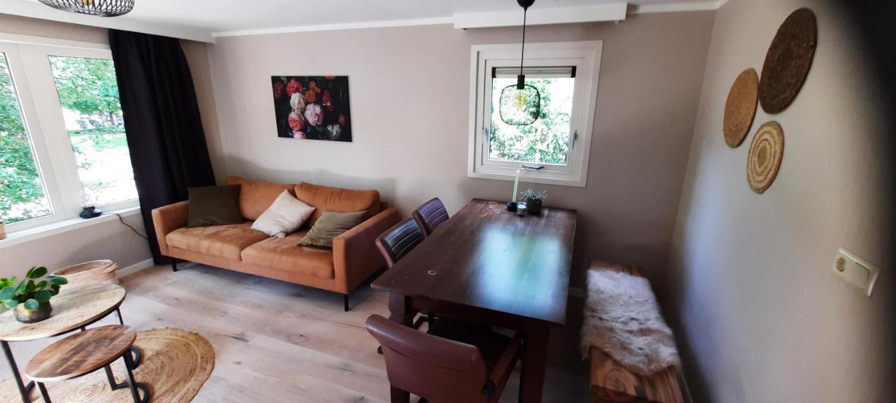 Chalet Op Bosrijk Familiepark Hotel Раалте Екстериор снимка