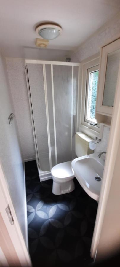 Chalet Op Bosrijk Familiepark Hotel Раалте Екстериор снимка